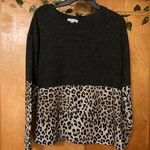 Floral & Ivy leopard print top size Medium.
